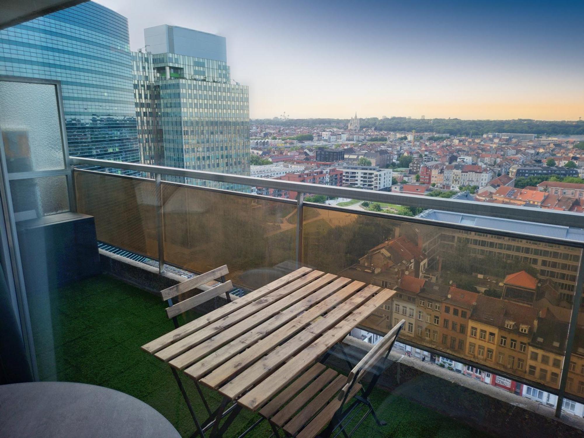 Studio Avec Vue Panoramique Et Parking Gratuit Brussel Buitenkant foto
